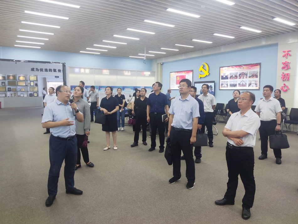 2024年(nian)7月17日(ri),市(shi)國(guo)資(zi)委(wei)係(xi)統在(zai)公(gōng)司開展(zhan)“三組聯(lian)建(jian)”現(xian)場(chang)觀摩1(公(gōng)司展(zhan)廳)_副本(ben)